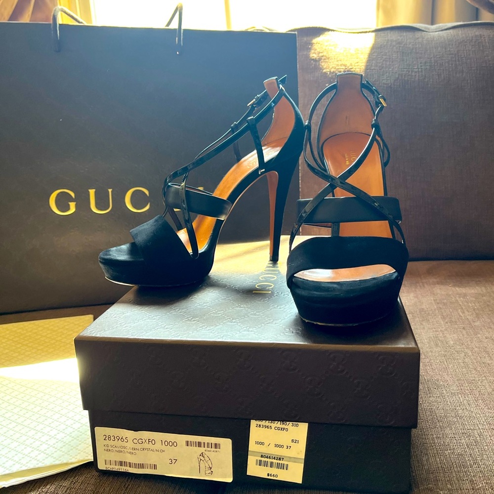 Rare, absolutely stunning Gucci shoes! Bag, box, and tissue included!